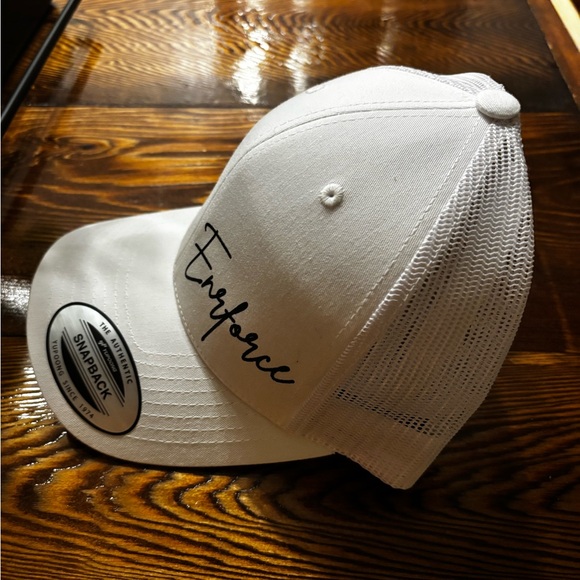 Men’s hat - Picture 2 of 3